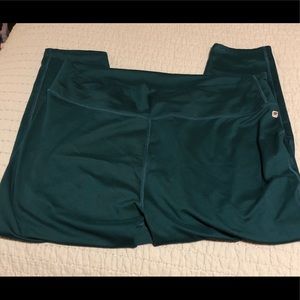 Fabletics capri leggings